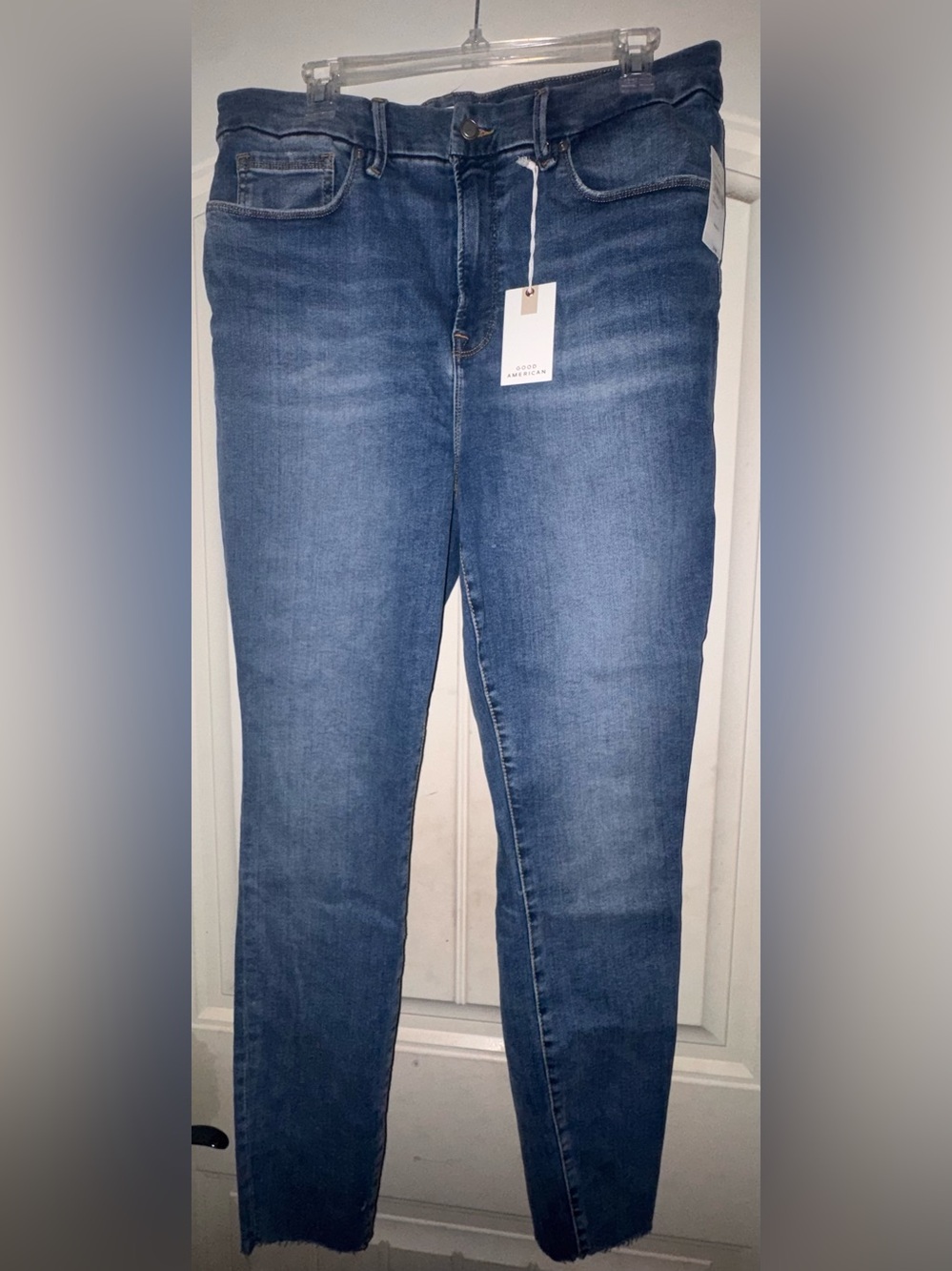 Good American Denim Skinny Jeans in Medium Blue Wash